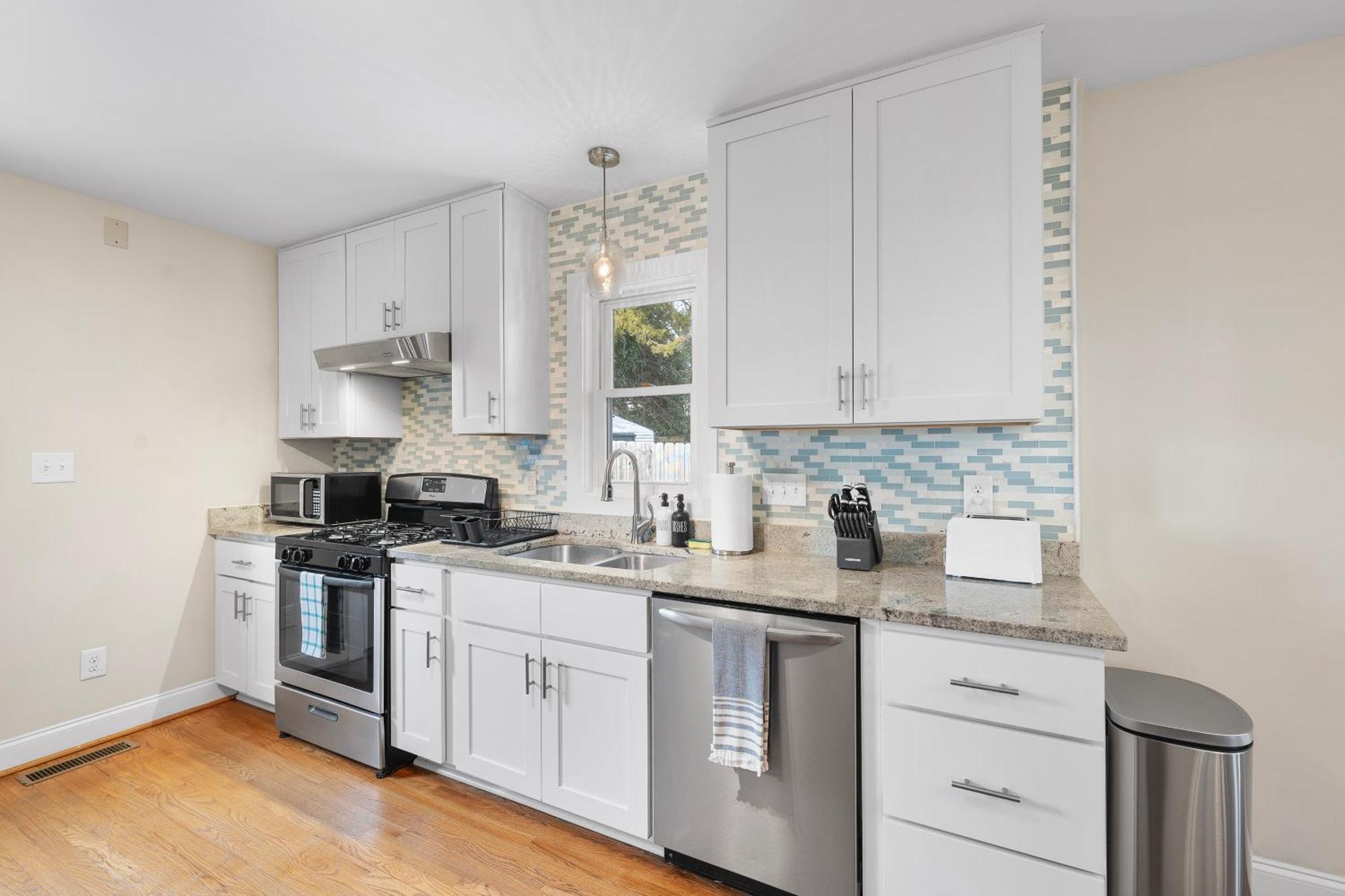Charming Dt 3-Bed Bungalow With Fenced-In Yard Raleigh Esterno foto