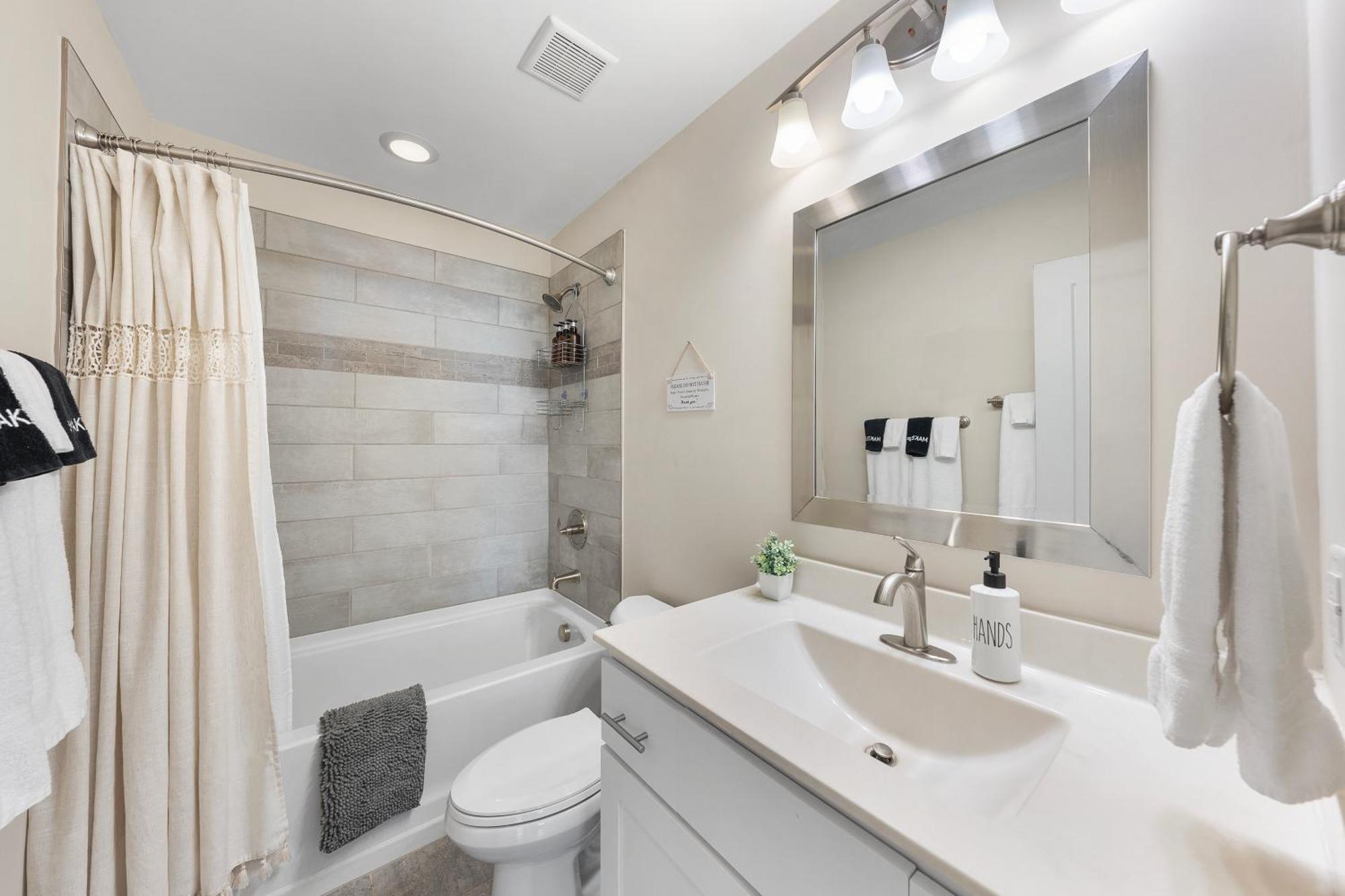 Charming Dt 3-Bed Bungalow With Fenced-In Yard Raleigh Esterno foto