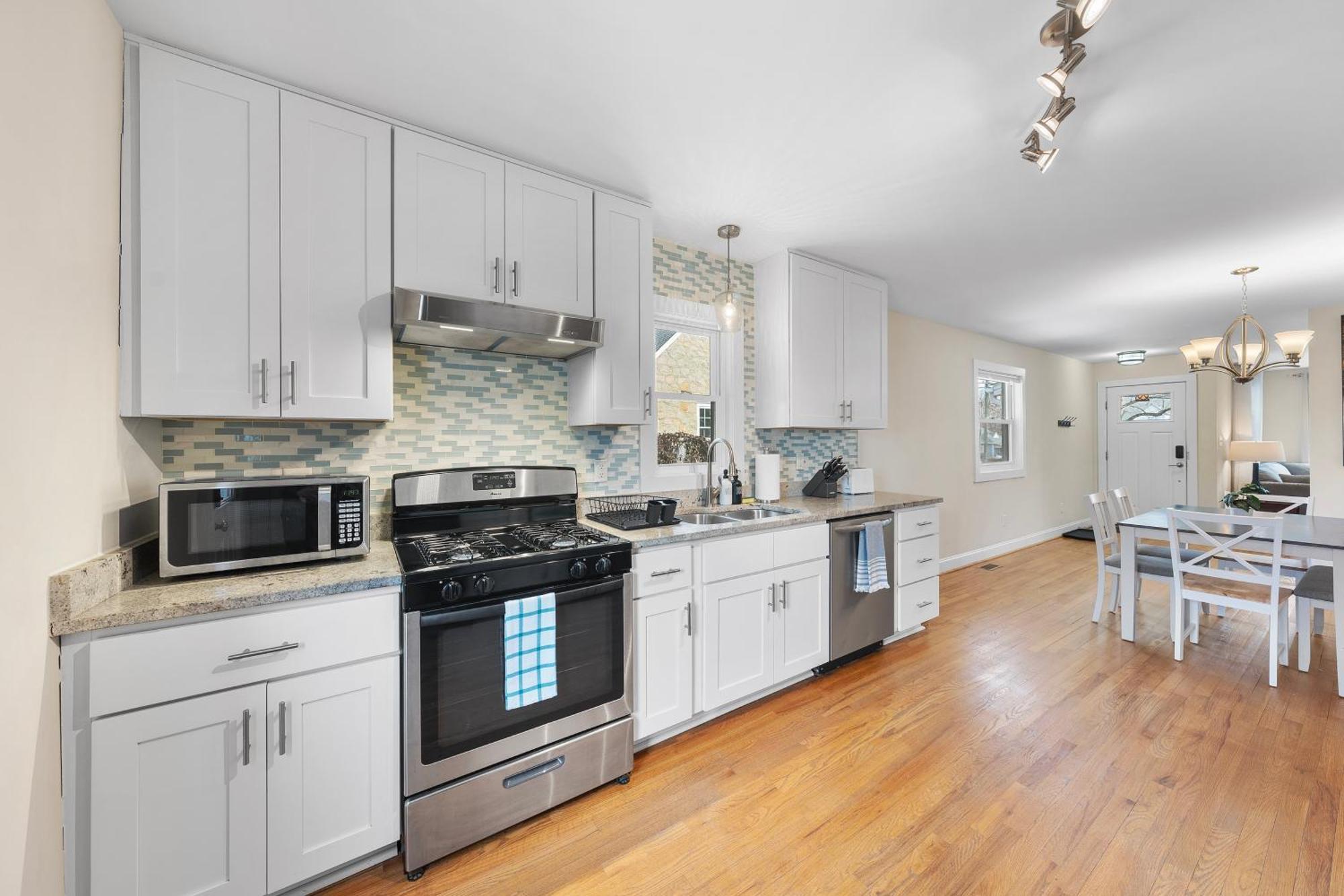 Charming Dt 3-Bed Bungalow With Fenced-In Yard Raleigh Esterno foto